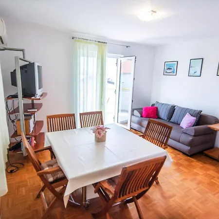 Apartman Ljiljana Biograd Na Moru
